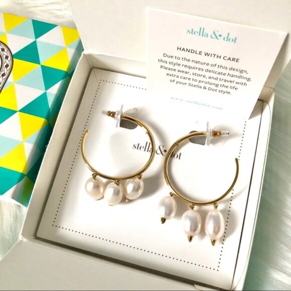 💜 Stella & Dot x Rebecca Minkoff Natriella Pearl Hoop Earrings NEW - Picture 3 of 6